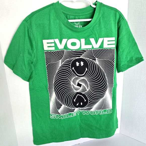 Other - Evolve Smiley World short sleeve tshirt